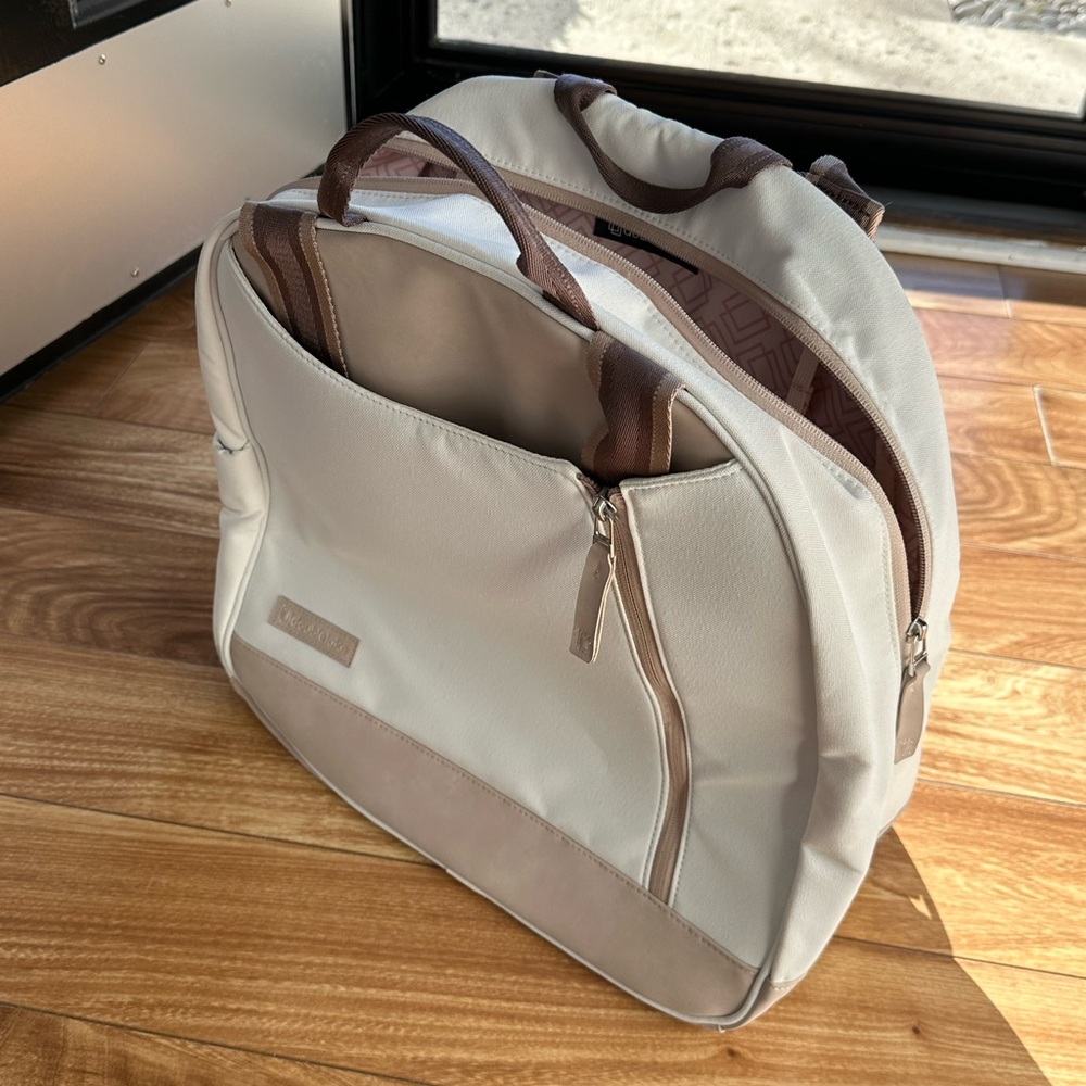 Double Take Melbourne Pickelball Tennis Bag ( can be carried or back pack)
